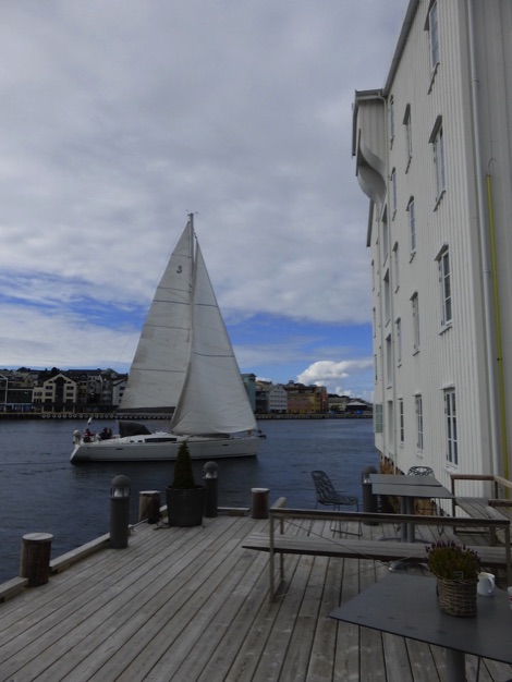 Thon Hotel Kristiansund with yacht